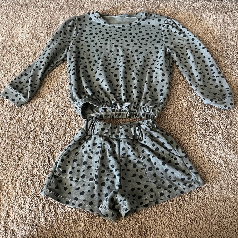 Jessica Simpson Grey and Black Leopard Matching Short Set Size 5/6